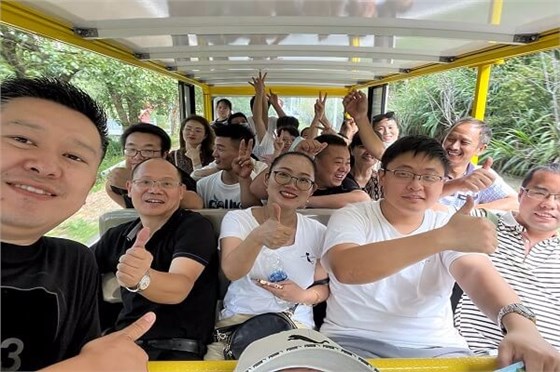 秋高氣爽，大家跟隨艾思捷一起團建去呀