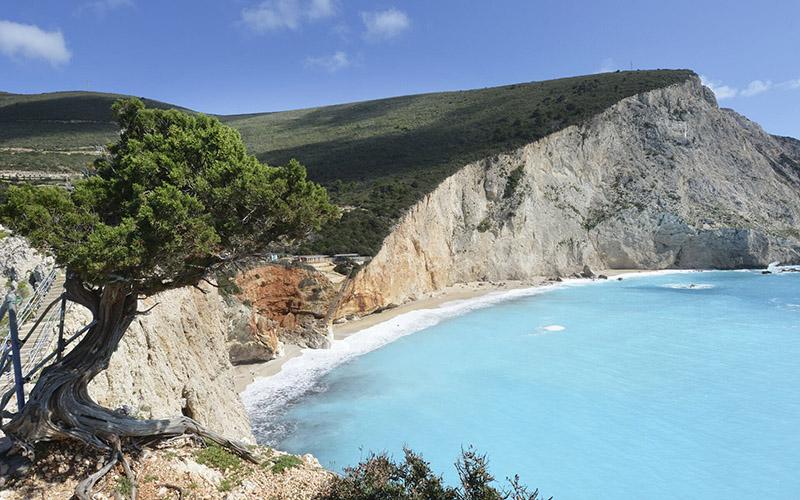 移民希臘的小伙是誰(shuí)？他的故事為何引起關(guān)注？